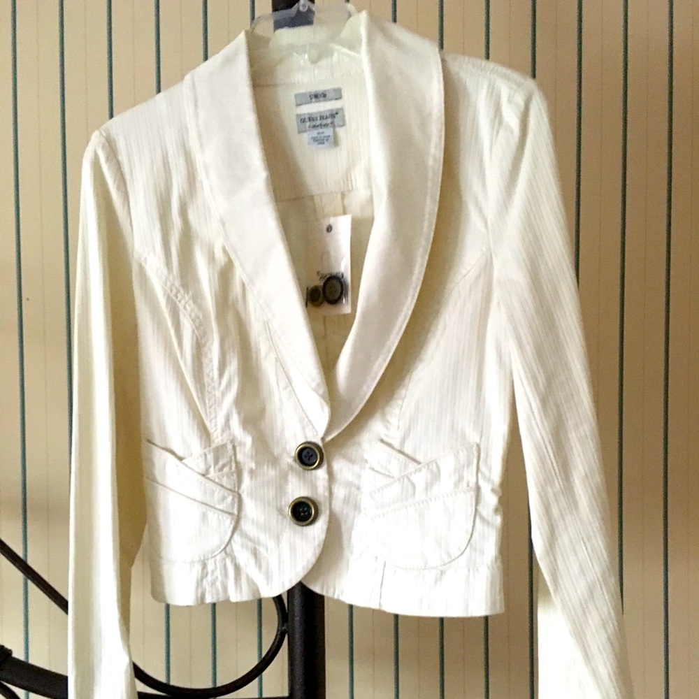 Guess white short jacket. Size medium. Never worn. Tags on.